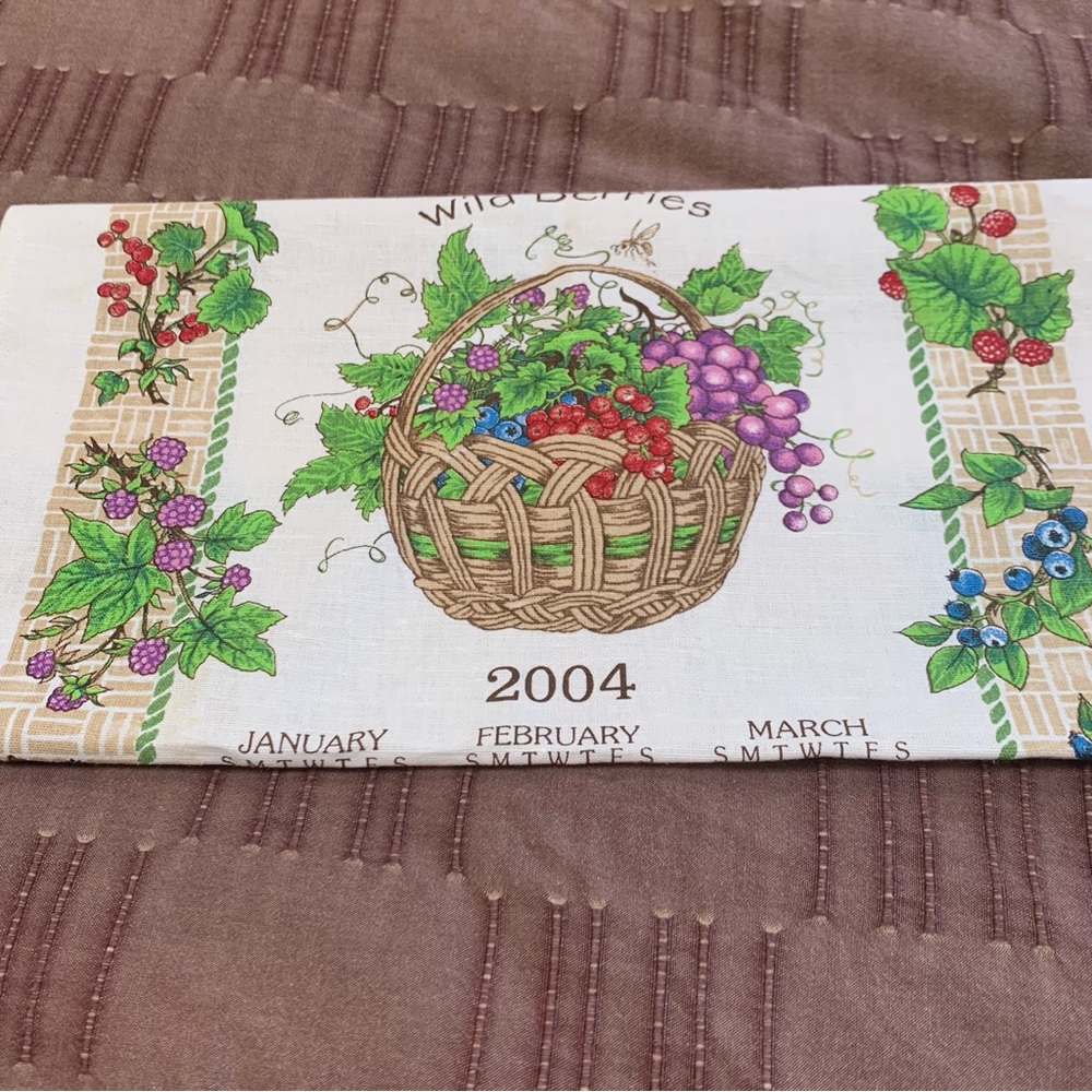 Vintage Year Calendar Cotton Linen Tea Towel 2004 Wild Berries Basket